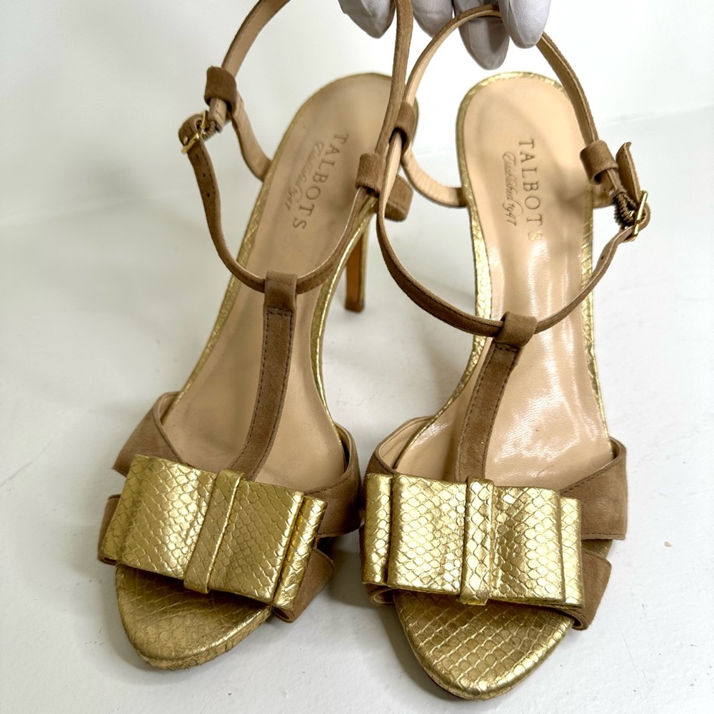Pretty light tan suede heels with gold leather bow